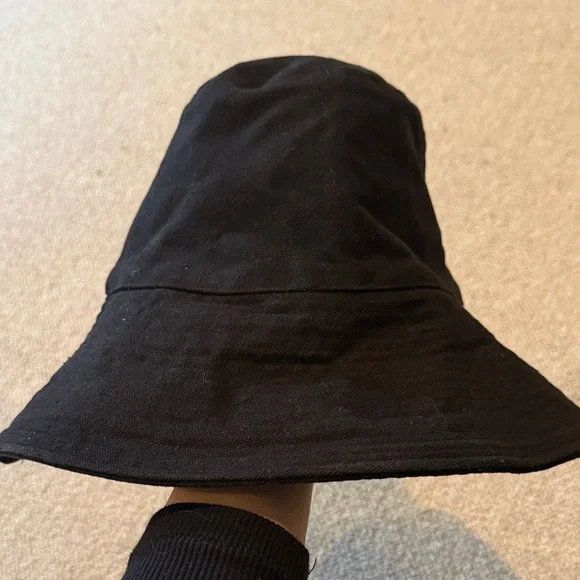 DOEN Canvas Wide Black Bucket Hat Size M/L - Picture 1 of 5